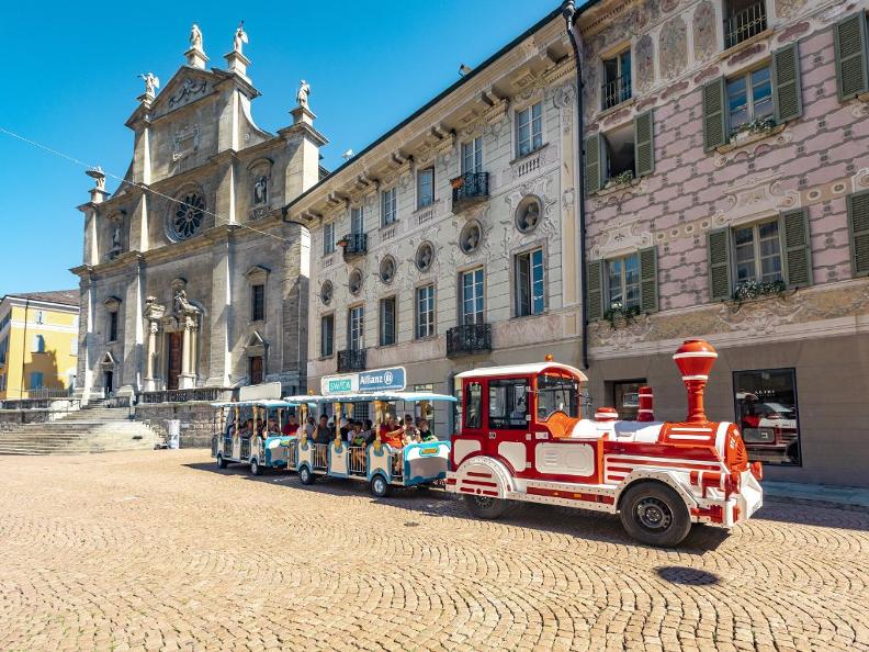 Image 0 - Artù, le petit train des Châteaux